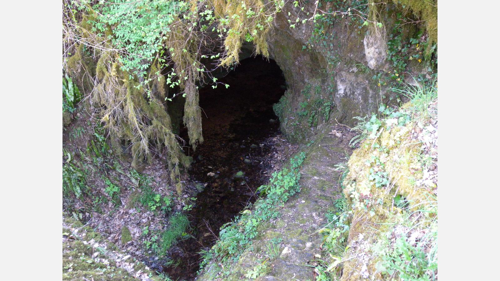 Grotte non exploitée par le tourisme